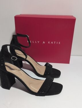 Kelly and Kate Caital Sandal, Size 9W